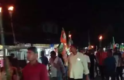 গড়বেতা ২: কসবা কান্ডের প্রতিবাদ জানিয়ে বিজেপি নেতৃত্বের পক্ষ থেকে মশাল মিছিল পশ্চিম মেদিনীপুর জেলার গোয়ালতোড় থানা এলাকায়