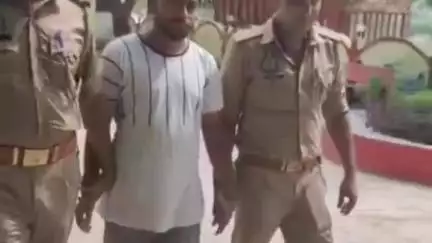 सोरांव: दहियावां भीटा के पास गौवध निवारण अधिनियम से संबंधित वांछित अभियुक्त को किया गया गिरफ्तार