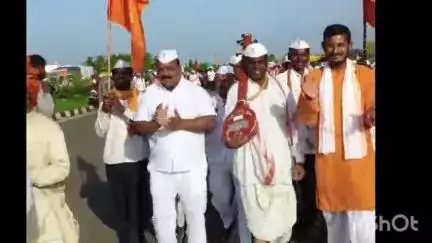 जालना: फलटण येथे दिंडीमध्ये कुणी कोणाला नावाने हाक मारत* नाही; 'माऊली' हीच ओळख-शिवसेना शहरप्रमुख विष्णू भाऊ  पाचफुले*