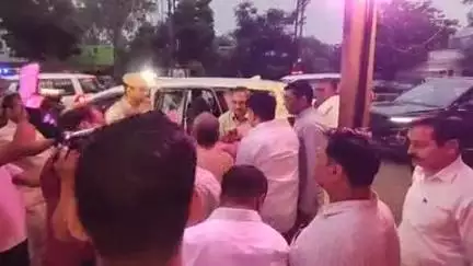 बुढ़ाना: बुढ़ाना कस्बे की नगर पंचायत में कवि सम्मेलन में सहारनपुर मंडल आयुक्त अटल राय का स्वागत, डीसीडीएफ सुबोध त्यागी भी मौजूद