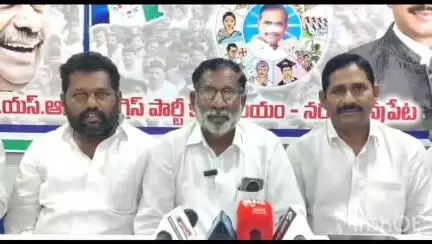పంచాయతీలకు నిధులు కేటాయించాలి వైసిపి పంచాయతీ విభాగం జిల్లా కార్యదర్శి చక్రారెడ్డి
