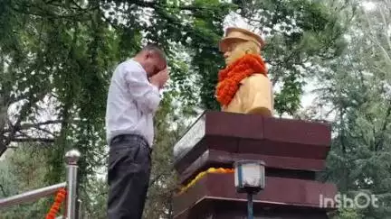 पालमपुर: पालमपुर विधायक आशीष बुटेल ने शहीद कैप्टन सौरव कालिया की जयंती पर उनकी प्रतिमा पर जाकर दी श्रद्धांजलि