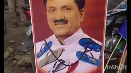 जालना: शेवली येथे वंचित आक्रमक, शेतकरी विरोधी आ‌मदार .बबनराव लोणीकर यांच्या विरोधात जोडे मारो आंदोलन