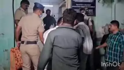 மதுரை தெற்கு: "காவல்துறையினர் தாக்கியதில் உயிரிழந்த இளைஞர் அஜித்தின் உடல் கூறாய்வு முடிந்து உறவினர்களிடம் ஒப்படைப்பு"