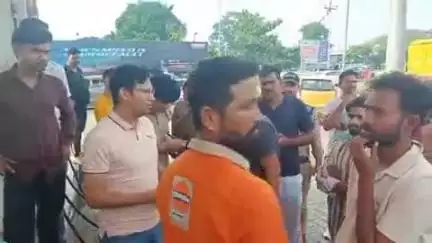 रुद्रपुर: रुद्रपुर के नैनीताल रोड स्थित पीएसी के पेट्रोल पंप पर घटतौली के आरोप की सूचना मिलते ही असिस्टेंट कमांडेंट मौके पर पहुंचे
