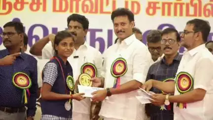 திருச்சி: தமிழ்நாடு ஆசிரியர் முன்னேற்ற சங்கம் சார்பில், முப்பெரும் விழா அரியமங்கலத்தில் நடந்தது 1000க்கும் மேற்பட்டோர் பங்கேற்பு