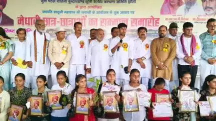 मोठ: गुरसरांय में पटेल समाज के सम्मेलन में प्रतिभाशाली छात्र-छात्राओं का सम्मान समारोह आयोजित किया गया