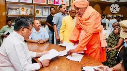 सिरसागंज: प्रदेश सरकार के पर्यटन एवं संस्कृति मंत्री ने नगर में अपने निज निवास पर जनता दरबार लगाया, फरियादियों की समस्याएं सुनीं