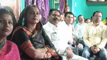 चौरई: चौरई नगर में भाजपा कार्यकर्ता के घर 'मन की बात' कार्यक्रम का प्रसारण