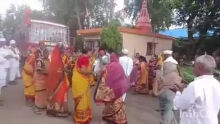 अकोट: सलग दुसऱ्या दिवशी पंढरपूर यात्रेसाठी अकोट बसस्थानकातून पाच एसटी बसेस रवाना;वारकऱ्यांची थेट एसटी बसला मोठी मागणी