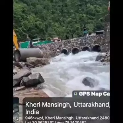 टिहरी: कुमाल्ड़ा के मालदेवता के जंगल गधेरा रिसोर्ट के समीप गदेरे का पानी बढ़ने से मची हफरा-तफरी, रास्ता हुआ बंद