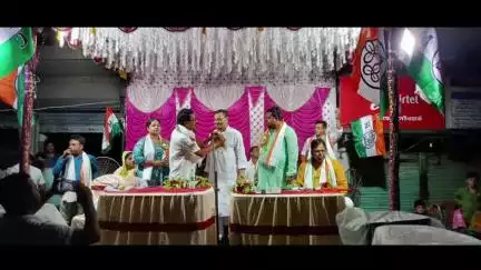 কৃষ্ণনগর ২: কৃষ্ণনগর ২নং ব্লকের বেলপুকুর অঞ্চলের পুলতা এলাকায়CPM ছেড়ে শতাধিক কর্মী তৃণমূলে যোগদান মন্ত্রী উজ্জ্বল বিশ্বাসের হাতধরে