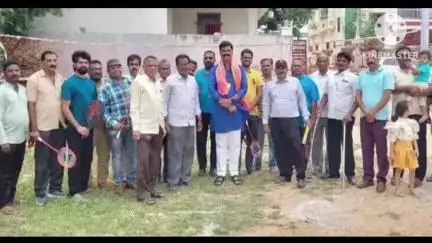 ఇబ్రహీంపట్నం: ప్రతిరోజు కొంత సమయాన్ని క్రీడలకు కేటాయించాలి:బి.ఎన్.రెడ్డి డివిజన్ కార్పొరేటర్ మొద్దు లచ్చిరెడ్డి