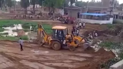 सहसवान: सहसवान कोतवाली के फतनपुर टप्पा हवेली में एक व्यक्ति पर प्लॉट पर कब्जा करने का आरोप