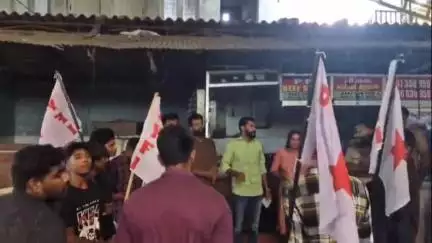 സുൽത്താൻബത്തേരി: പുഴുവരിച്ച ബീഫ് വിൽപന, പുൽപ്പള്ളിയിലെ മത്സ്യ-മാംസ മാർക്കറ്റിലേക്ക് ഡി.വൈ.എഫ്.ഐ മാർച്ച്