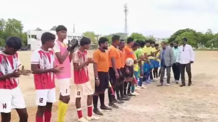 சாத்தூர்: எட்வர்ட் பள்ளி மைதானத்தில் தமிழ்நாடு கால்பந்தாட்ட கழகம்  மாவட்ட கால்பந்த கழகம் இணைந்து 39 வது டிபி ராமசாமி கோப்பை மாநில ஜூனியர் கால்பந்தாட்ட போட்டி