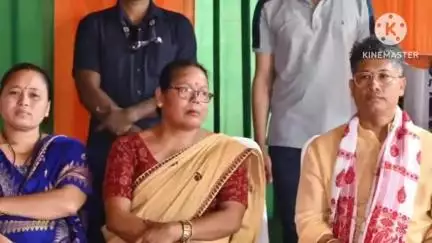 মৰিগাঁও: বহা বৰজাৰী গাঁও পঞ্চায়তত বহা বৰজাৰী ৰংগমঞ্চত ৰাইজৰ সৈতে উপস্থিত থাকে 'মন কী বাত' অনুষ্ঠানত মন্ত্ৰী পীযুষ হাজৰিকা