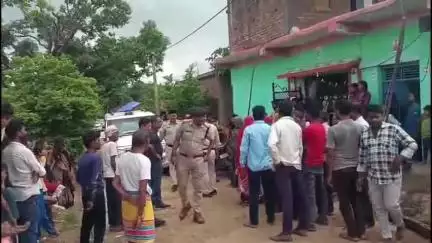 बड़वारा: भदावर: खदान में ब्लास्टिंग से पत्थर उछलकर ग्रामीणों के घरों में घुसे, लोगों में आक्रोश