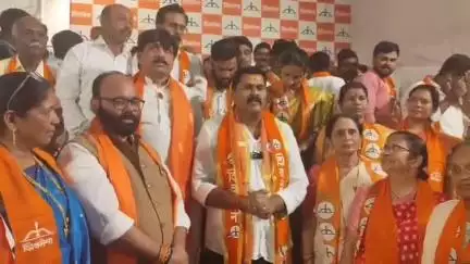 आंबेगाव: आंबेगाव तालुक्याचे विद्यमान तालुकाप्रमुख दत्ता गांजाळे यांचा उपमुख्यमंत्री एकनाथ शिंदे यांच्या शिवसेनेत प्रवेश