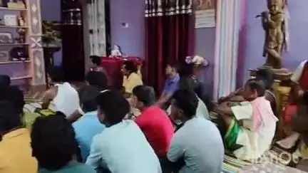 दंतेवाड़ा: जिले के चितालुर बूथ क्रमांक 153 में विधायक समेत अन्य भाजपाइयों ने सुनी पीएम की मन की बात, किया वृक्षारोपण