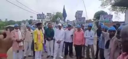 अरियरी: सस-वहना बाजार से रालोमो कार्यकर्ताओं का जत्था गयाजी रैली के लिए रवाना, आबादी आधारित परिसीमन की मांग उठी