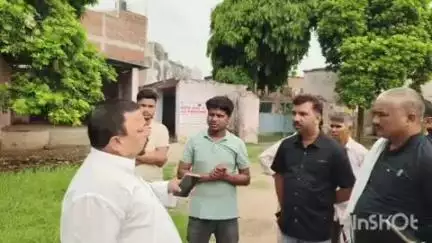 फर्रुखाबाद: नबावगंज में गोली मारकर हत्या किए गए आकाश राजपूत का फतेहगढ़ PM हाउस में हुआ पोस्टमार्टम, सांसद भी पहुंचे