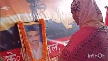राजापाकर: प्रखंड के बनवीरा में शहीद हवलदार तारकेश्वर राय को दी गई श्रद्धांजलि