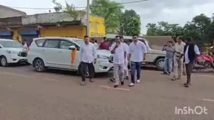 ନବରଙ୍ଗପୁର ପୋଲିସ ଷ୍ଟେସନ: କାଦ୍ରୀୟା ପେଲେସରେ ପିସିସି ସଭାପତିଙ୍କୁ ଗୁହାରି ଜଣାଇଲେ 
ନିର୍ଯ୍ୟାତିତ ଓ ପୀଡ଼ିତା ମହିଳା