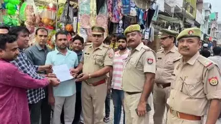 कैराना: कैराना क्षेत्र में 2 किसानों की हत्या के विरोध में परमार्थ समिति ने कोतवाली प्रभारी निरीक्षक को सौंपा ज्ञापन