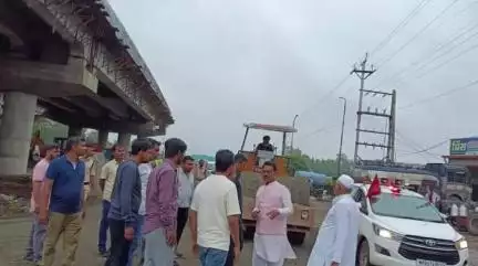 इंदौर: इंदौर बायपास पर जाम का जायजा लेने पहुंचे मंत्री तुलसी सिलावट, स्थानीय लोगों से की बात