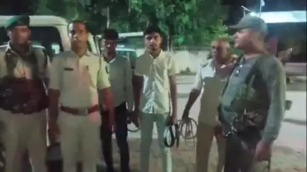 अमरपुर: अमरपुर में चोरी की बाइक के साथ दो युवक गिरफ्तार, बाइक दीपावली में हुई थी चोरी
