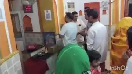 संभल: श्री कल्कि मंदिर परिसर में जिला मुख्यालय की मांग को लेकर व्यापारी, समाजसेवी और हिंदू संगठन के लोगों ने की पूजा