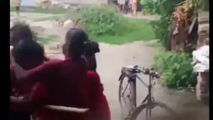पचरुखी: बरियापुर में देवर और भसुर ने महिला के साथ की मारपीट, वीडियो हुआ वायरल