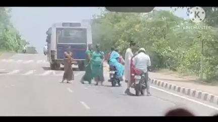 ఇబ్రహీంపట్నం: తుక్కుగూడ రావిరాల ఓఆర్ఆర్ పై హిజ్రాల దౌర్జన్యం..