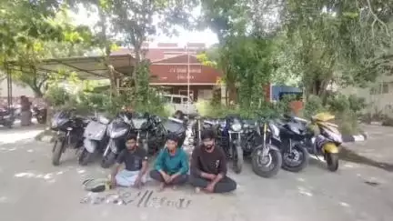 திண்டிவனம்: திண்டிவனத்தில் பல்வேறு இடங்களில் விலை உயர்ந்த இருசக்கர வாகனம் திருடிய மூன்று கைது  10 இருசக்கர வாகனம் பறிமுதல்
