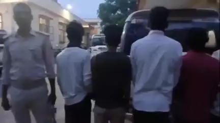 मधेपुरा: मद्यनिषेध विभाग की बड़ी कार्रवाई: तीन गिरफ्तार, 64 लीटर से अधिक अवैध शराब बरामद