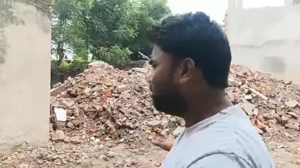 बारा: काटी गांव में दबंगों ने प्राचीन शिव मंदिर को जेसीबी से तोड़वाने का आरोप लगाया ग्रामीणों ने