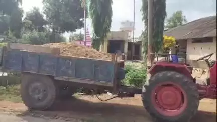 अमरपुर: अंधेरे में बालू की लूट! बेरमा घाट पर एक ट्रैक्टर पकड़ाया, खनन माफिया और सिस्टम सवालों के घेरे में