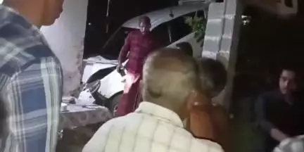കൊട്ടാരക്കര: കാനൂർ മുസ്ലിം പള്ളിക്ക് സമീപം കാർ നിയന്ത്രണം വിട്ട് താഴ്ച്ചയിലേക്ക് മറിഞ്ഞു, രണ്ടു പേർക്ക് പരിക്ക്