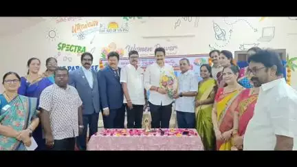 తణుకు: స్వర్ణ లైన్స్ క్లబ్ అధ్యక్షుడిగా ఎన్నికైన వెంకట్రావును అభినందించిన ఎమ్మెల్యే రాధాకృష్ణ