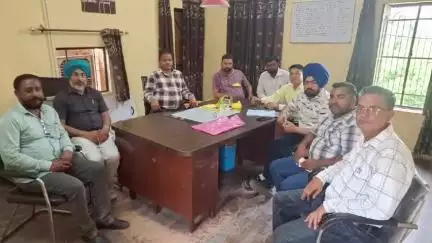 ਨਵਾਂਸ਼ਹਿਰ: ਟੈਕਨੀਕਲ ਸਟਾਫ ਅਤੇ ਲੋੜਿੰਦੇ ਸਮਾਨ ਦੀ ਘਾਟ ਨਾਲ ਲੜ ਰਿਹਾ ਨਵਾਂਸ਼ਹਿਰ ਦਾ ਪਾਵਰਕਾਮ ਦਾ ਜੂਨੀਅਰ ਇੰਜੀਨੀਅਰ - ਗੁਰਬਖਸ਼ ਰਾਮ,ਇੰਜੀਨੀਅਰ