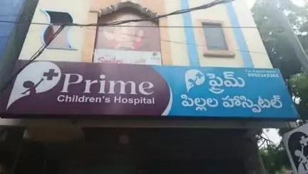 సూర్యాపేట: పట్టణంలోని ఓ ప్రైవేట్ హాస్పిటల్‌లో 3 నెలల బాలుడు మృతి, ఆస్పత్రి ఎదుట బంధువులు ఆందోళన, రాళ్లు రువ్వడంతో ఓ పోలీసుకు గాయాలు