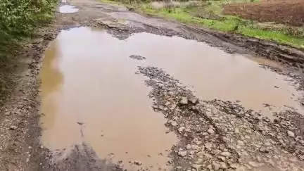 नवापूर: डोगेगाव खांडबारा रस्त्याची दुरावस्था; ग्रामस्थांचा आंदोलनाचा इशारा #Jansamasya