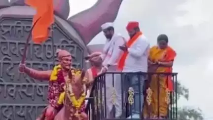 नगर: माळीवाडा येथे आमदार संग्राम जगताप यांच्या समर्थनासाठी हिंदुत्ववादी संघटनांनी काढला मोर्चा
