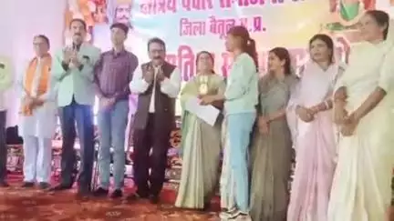 मुलताई: क्षत्रिय पवार समाज संगठन ने मुलताई में मेधावी छात्रों और भूतपूर्व सैनिकों को किया सम्मानित