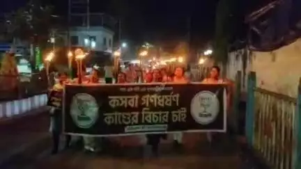 বালুরঘাট: কসবায় গণধর্ষণ কাণ্ডের প্রতিবাদে মুখ্যমন্ত্রীর পদত্যাগের দাবিতে বালুরঘাটে মশাল মিছিল করল BJP-র মহিলা মোর্চা