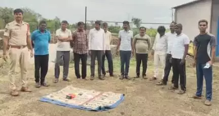 జహీరాబాద్: తుమ్మనపల్లి శివారులో పదిమంది పేకాటరాయుళ్ల అరెస్ట్, కేసు నమోదు