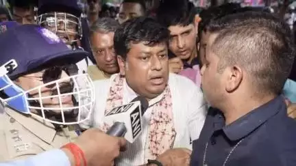 কাশীপুর: BJP-র রাজ্য সভাপতিকে পুলিশের হেনস্তা ও কসবা ল-কলেজের ছাত্রীকে গণধর্ষণের ঘটনার প্রতিবাদে কাশীপুর থানায় BJP-র বিক্ষোভ