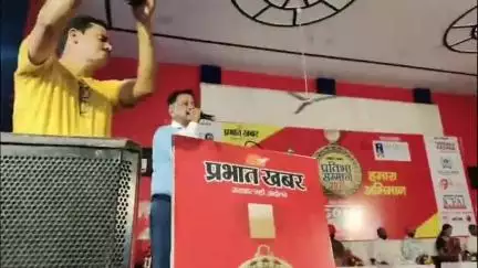 गिरिडीह: गिरिडीह नगर भवन में प्रभात खबर प्रतिभा सम्मान समारोह का आयोजन किया गया, मंत्री सुदिव्य कुमार सोनू रहे मौजूद