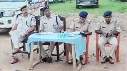 गिरिडीह: पचम्बा थाना प्रांगण में मुहर्रम को लेकर शांति समिति की बैठक की गई, दिशा-निर्देश दिए गए